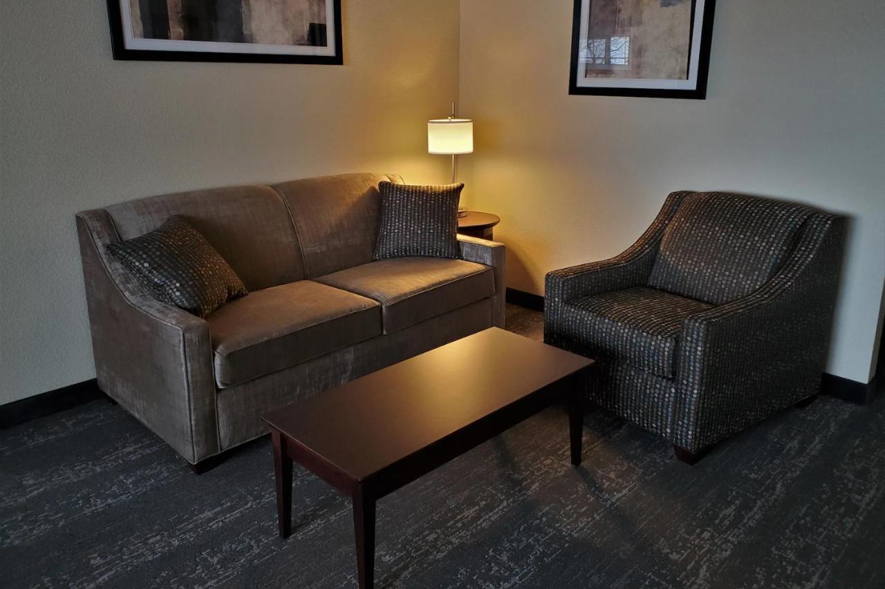 Cobblestone Suites - Oshkosh Ngoại thất bức ảnh