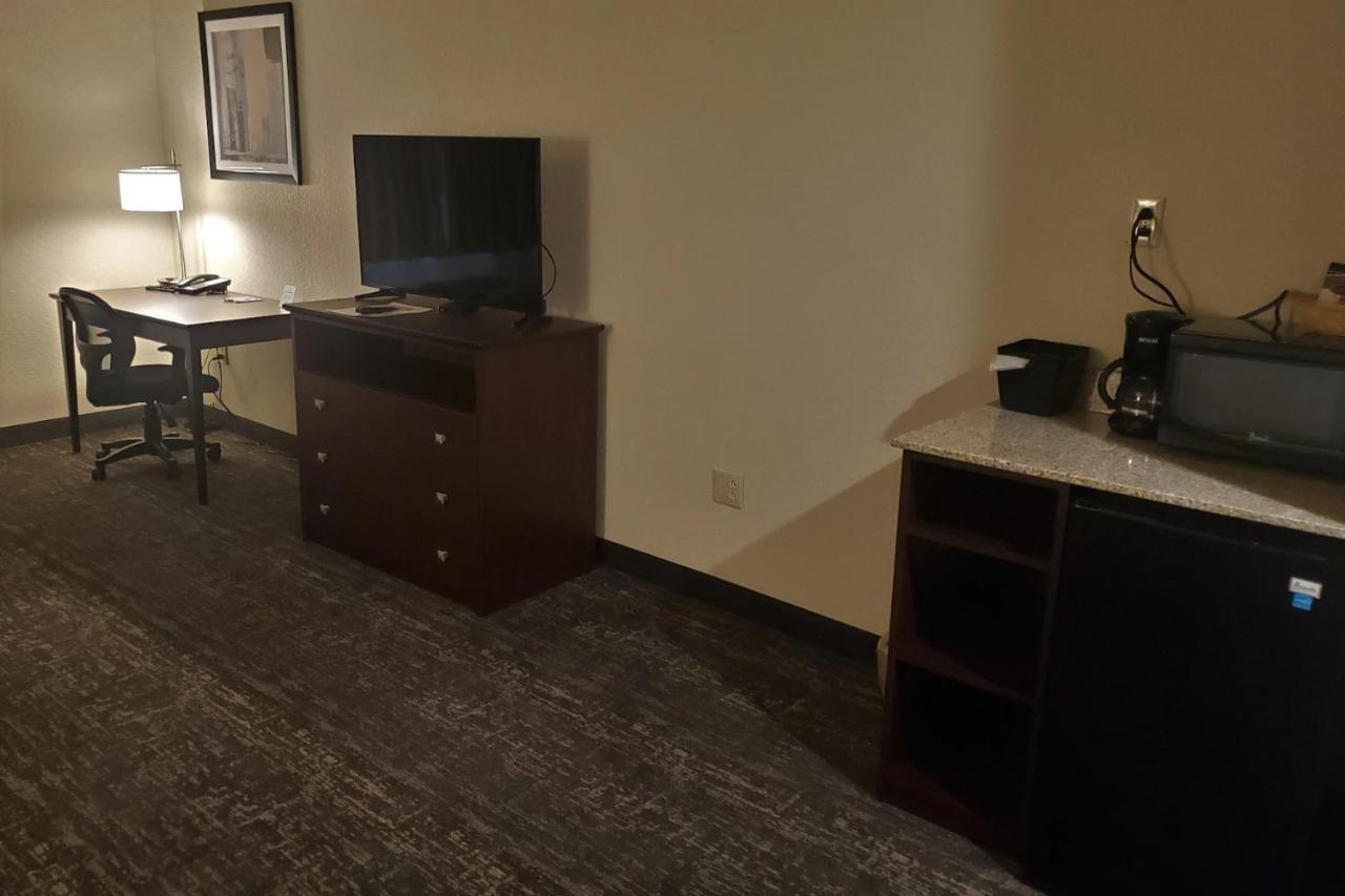 Cobblestone Suites - Oshkosh Ngoại thất bức ảnh